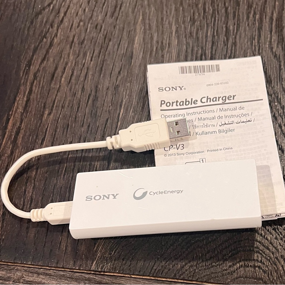 Sony Cycle Energy CP-V3 White USB 2800mAh Capacity Portable Universal Power Bank